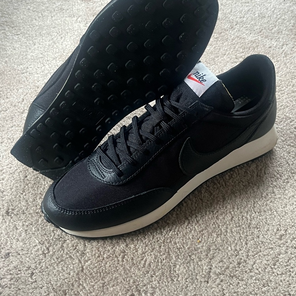 Nike tailwind 79 SE black
